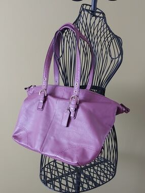 Coach Purple Leather Shoulder Bag. It is 2 in 1 Bag